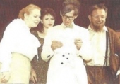 Aktorzy teatru w trakcie spektaklu „Szatan z siódmej klasy”